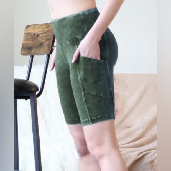 NWOT Zena Outfitters Wide Waistband Mineral biker shorts with pockets - Picture 5 of 12